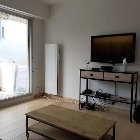 Studio Avec Terrasse Proche Plage De *